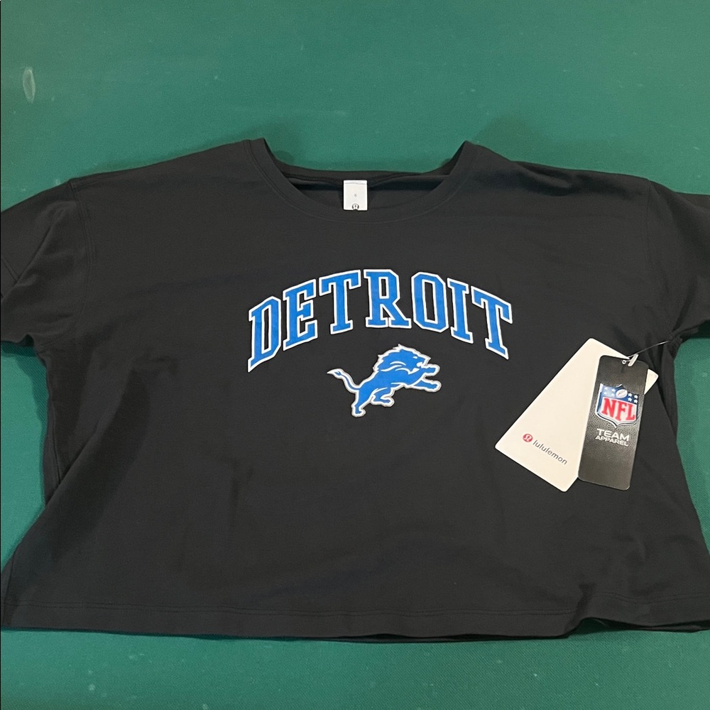 lululemon athletica Black Tee with Detroit Lions logo